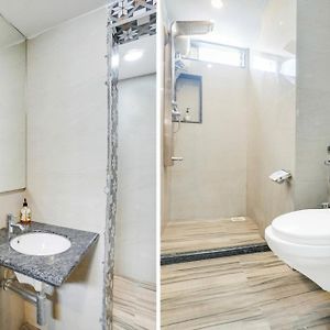 Comfort Triple Room Shower